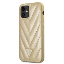 Заредете изображение във визуализатора на галерията – Guess GUHCP12SPUVQTMLBE iPhone 12 mini 5,4" złoty/gold hardcase V-Quilted Collection - TopMag
