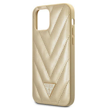 Заредете изображение във визуализатора на галерията – Guess GUHCP12SPUVQTMLBE iPhone 12 mini 5,4" złoty/gold hardcase V-Quilted Collection - TopMag

