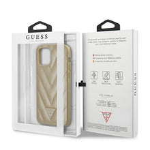 Заредете изображение във визуализатора на галерията – Guess GUHCP12SPUVQTMLBE iPhone 12 mini 5,4" złoty/gold hardcase V-Quilted Collection - TopMag
