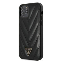 Заредете изображение във визуализатора на галерията – Guess GUHCP12LPUVQTMLBK iPhone 12 Pro Max 6,7" czarny/black hardcase V-Quilted Collection - TopMag
