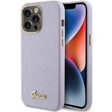 Заредете изображение във визуализатора на галерията – Guess Glitter Glossy Script case for iPhone 15 Pro - lilac
