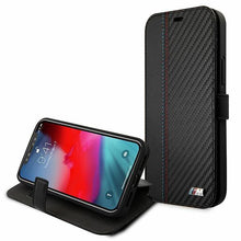 Заредете изображение във визуализатора на галерията – Etui BMW BMFLBKP12SMCARBK iPhone 12 mini 5,4" czarny/black book M Collection PU Carbon Stripe - TopMag
