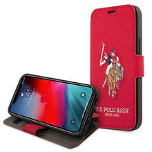 Заредете изображение във визуализатора на галерията – US Polo USFLBKP12LPUGFLRE iPhone 12 Pro Max 6,7" czerwony/red book Polo Embroidery Collection - TopMag
