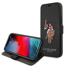 Заредете изображение във визуализатора на галерията – US Polo USFLBKP12MPUGFLBK iPhone 12/12 Pro 6,1" czarny/black book Polo Embroidery Collection - TopMag

