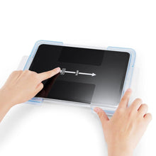 Заредете изображение във визуализатора на галерията – TEMPERED GLASS SPIGEN GLAS.TR "EZ FIT" IPAD AIR 4 2020 / AIR 5 2022 - TopMag
