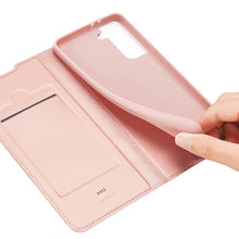 Заредете изображение във визуализатора на галерията – DUX DUCIS Skin Pro Bookcase type case for Samsung Galaxy S21 Ultra 5G pink - TopMag
