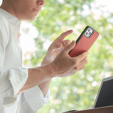 Заредете изображение във визуализатора на галерията – UNIQ etui Transforma iPhone 12/12 Pro 6,1" niebieski/electric blue - TopMag
