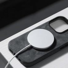 Заредете изображение във визуализатора на галерията – Alcane Magsafe Case for Iphone 14 Pro Grey

