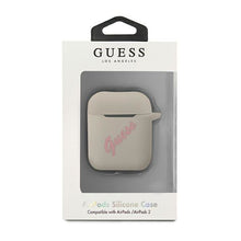 Заредете изображение във визуализатора на галерията – Guess GUACA2LSVSGP AirPods cover szaro różowy/grey pink Silicone Vintage - TopMag
