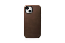 Заредете изображение във визуализатора на галерията – MagSafe-compatible leather case for iPhone 15 iCarer Oil Wax Premium Leather - brown
