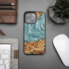 Заредете изображение във визуализатора на галерията – Bewood Unique Uranus Wood and Resin iPhone 13 Pro Case - Blue and White
