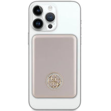 Заредете изображение във визуализатора на галерията – Guess MagSafe 4G Strassed Metal Logo induction power bank 15W 5000mAh - gold
