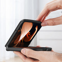 Заредете изображение във визуализатора на галерията – Dux Ducis Fino case for Motorola Razr 2022 cover with silicone frame black
