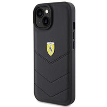 Заредете изображение във визуализатора на галерията – Original FERRARI hardcase Quilted Metal Logo FEHCP15SRDUK do Iphone 15 Black
