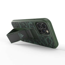 Заредете изображение във визуализатора на галерията – Adidas SP Grip Case Leopard iPhone 12/ 12 Pro green/zielony 43720

