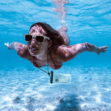 Заредете изображение във визуализатора на галерията – Baseus transparent waterproof phone case bag for swimming pool beach black (ACFSD-E01) - TopMag
