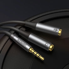 Заредете изображение във визуализатора на галерията – Ugreen AUX splitter for headphones and microphone 1 x male 3.5mm, 2 x female 3.5mm 20cm black (AV192 50254) - TopMag
