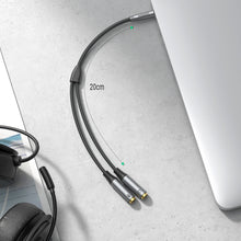 Заредете изображение във визуализатора на галерията – Ugreen AUX splitter for headphones and microphone 1 x male 3.5mm, 2 x female 3.5mm 20cm black (AV192 50254) - TopMag
