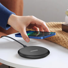 Заредете изображение във визуализатора на галерията – Ugreen Qi wireless charger 15W black (80537) - TopMag
