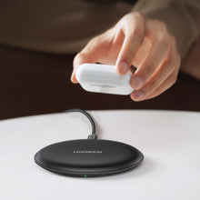 Заредете изображение във визуализатора на галерията – Ugreen Qi wireless charger 15W black (80537) - TopMag

