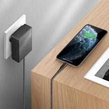 Заредете изображение във визуализатора на галерията – UNIQ Ład. siec. Votre Slim USB-C PD 18W MFI + kabel USB-C na lightning czarny/charcoal black
