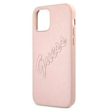 Заредете изображение във визуализатора на галерията – Guess GUHCP12LRSAVSRG iPhone 12 Pro Max 6,7" różowy/pink hardcase Saffiano Vintage Script - TopMag

