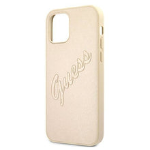 Заредете изображение във визуализатора на галерията – Guess GUHCP12MRSAVSLG iPhone 12/12 Pro 6,1" złoty/gold hardcase Saffiano Vintage Script - TopMag
