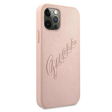 Заредете изображение във визуализатора на галерията – Guess GUHCP12MRSAVSRG iPhone 12/12 Pro 6,1" różowy/pink hardcase Saffiano Vintage Script - TopMag
