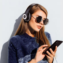 Заредете изображение във визуализатора на галерията – Ausdom wireless over-ear headphones Bluetooth 5.0 ANC (active noise cancellation) black-red (ANC10) - TopMag
