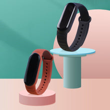 Заредете изображение във визуализатора на галерията – Replacement TPU leather band strap for Xiaomi Mi Band 6 / Mi Band 5 blue - TopMag
