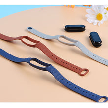Заредете изображение във визуализатора на галерията – Replacement TPU leather band strap for Xiaomi Mi Band 6 / Mi Band 5 blue - TopMag
