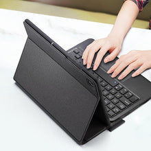 Заредете изображение във визуализатора на галерията – Dux Ducis Touchpad Keyboard Case wireless Bluetooth keyboard Samsung Galaxy Tab A7 10.4'' 2020 black - TopMag
