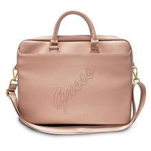 Заредете изображение във визуализатора на галерията – Guess Torba GUCB15PUSASPI 16" różowy/pink Saffiano Script - TopMag
