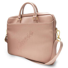 Заредете изображение във визуализатора на галерията – Guess Torba GUCB15PUSASPI 16" różowy/pink Saffiano Script - TopMag
