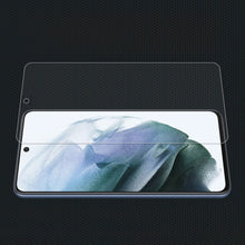 Заредете изображение във визуализатора на галерията – Nillkin Amazing H Tempered Glass Screen Protector 9H for Samsung Galaxy S21 FE - TopMag
