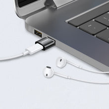 Заредете изображение във визуализатора на галерията – Joyroom adapter USB Type C (female) to USB (male) adapter black (S-H152 Black) - TopMag
