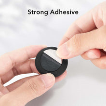 Заредете изображение във визуализатора на галерията – ESR STICK-ON APPLE AIRTAG BLACK &amp; WHITE - TopMag
