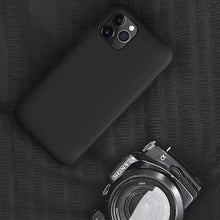 Заредете изображение във визуализатора на галерията – UNIQ etui Lino Hue iPhone 11 Pro czarny/ink black
