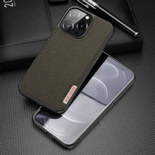 Заредете изображение във визуализатора на галерията – Dux Ducis Fino case covered with nylon material for iPhone 13 Pro green - TopMag
