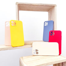 Заредете изображение във визуализатора на галерията – Wozinsky Color Case silicone flexible durable case iPhone 13 mini red - TopMag
