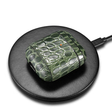 Заредете изображение във визуализатора на галерията – iCarer Leather Crocodile natural leather case for AirPods 2 / AirPods 1 green (WMAP008-GN) - TopMag
