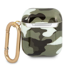 Заредете изображение във визуализатора на галерията – Guess GUA2UCAMA AirPods cover zielony/khaki Camo Collection - TopMag
