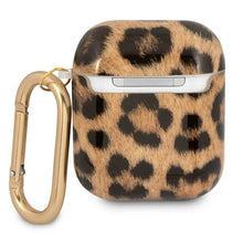 Заредете изображение във визуализатора на галерията – Guess GUA2USLEO AirPods cover złoty/gold Leopard Collection - TopMag
