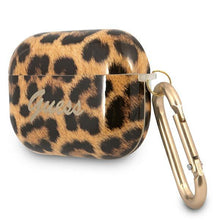 Заредете изображение във визуализатора на галерията – Guess GUAPUSLEO AirPods Pro cover złoty/gold Leopard Collection - TopMag
