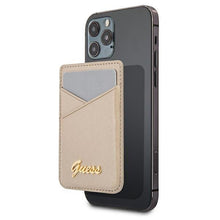 Заредете изображение във визуализатора на галерията – Guess Wallet Card Slot GUWMSSASLGO MagSafe Saffiano złoty/gold - TopMag
