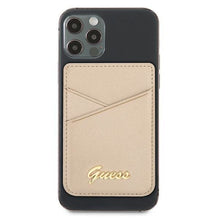 Заредете изображение във визуализатора на галерията – Guess Wallet Card Slot GUWMSSASLGO MagSafe Saffiano złoty/gold - TopMag
