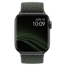 Заредете изображение във визуализатора на галерията – Uniq strap Aspen Apple Watch 44/42 / 45mm Series 4/5/6/7/8 / SE / SE2 Braided green / cypress green - TopMag
