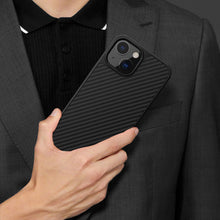 Заредете изображение във визуализатора на галерията – Nillkin Synthetic Fiber Carbon case cover for iPhone 13 mini black - TopMag
