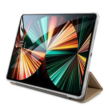 Заредете изображение във визуализатора на галерията – Guess GUIC11PUSASGO iPad 11" 2021 Book Cover złoty/gold Saffiano Collection - TopMag
