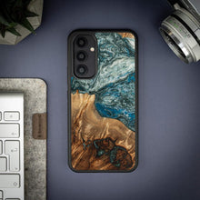 Заредете изображение във визуализатора на галерията – Wood and resin case for Samsung Galaxy A54 5G Bewood Unique Planet Earth - blue-green

